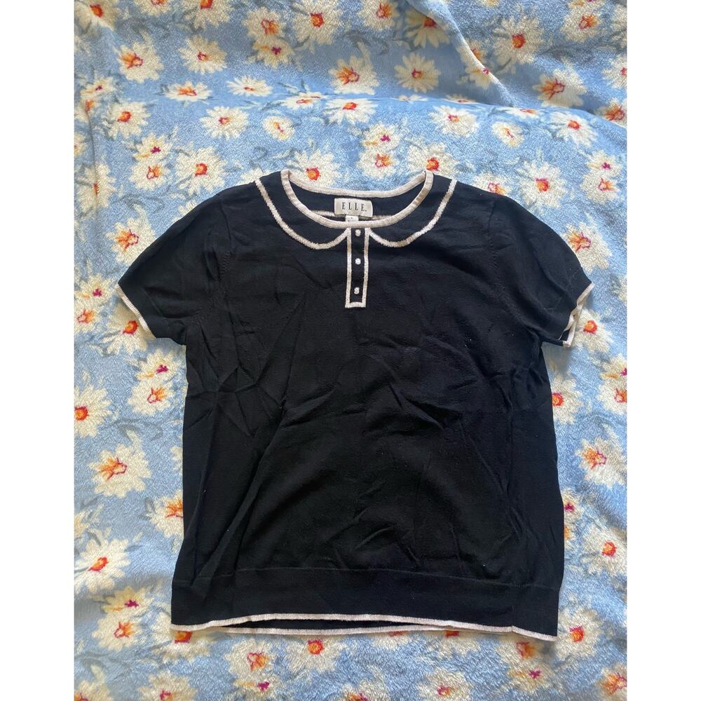 Elle black and white top.